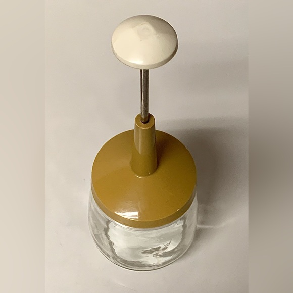 1960s Vintage Mustard Yellow Federal Houseware Chicago Illinois Nut Chopper - Picture 4 of 16
